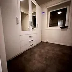 Med 1 Soverom I Tromso/kvaloysletta Med Flott Beliggenhet Og God Utsikt. Kort Vei Til Flyplass. *