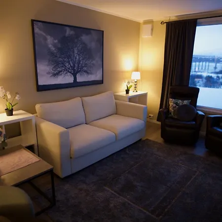 Med 1 Soverom I Tromso/kvaloysletta Med Flott Beliggenhet Og God Utsikt. Kort Vei Til Flyplass. Apartmán