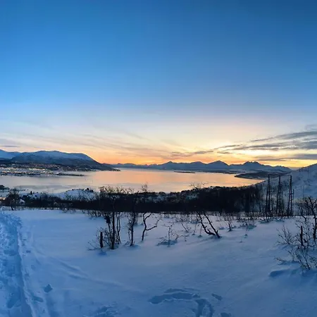 Apartmán Med 1 Soverom I Tromso/kvaloysletta Med Flott Beliggenhet Og God Utsikt. Kort Vei Til Flyplass. Kvaloysletta