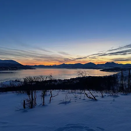Med 1 Soverom I Tromso/kvaloysletta Med Flott Beliggenhet Og God Utsikt. Kort Vei Til Flyplass. *