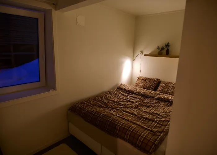 Med 1 Soverom I Tromso/kvaloysletta Med Flott Beliggenhet Og God Utsikt. Kort Vei Til Flyplass. Apartmán