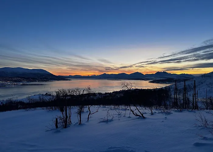 Med 1 Soverom I Tromso/kvaloysletta Med Flott Beliggenhet Og God Utsikt. Kort Vei Til Flyplass. *