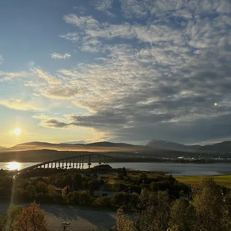 Med 1 Soverom I Tromso/kvaloysletta Med Flott Beliggenhet Og God Utsikt. Kort Vei Til Flyplass. דירה Kvaloysletta