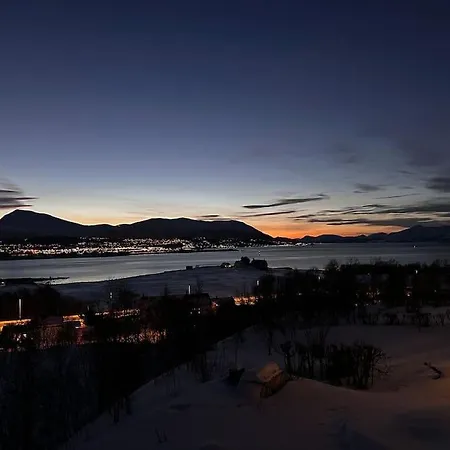 Med 1 Soverom I Tromso/kvaloysletta Med Flott Beliggenhet Og God Utsikt. Kort Vei Til Flyplass. *